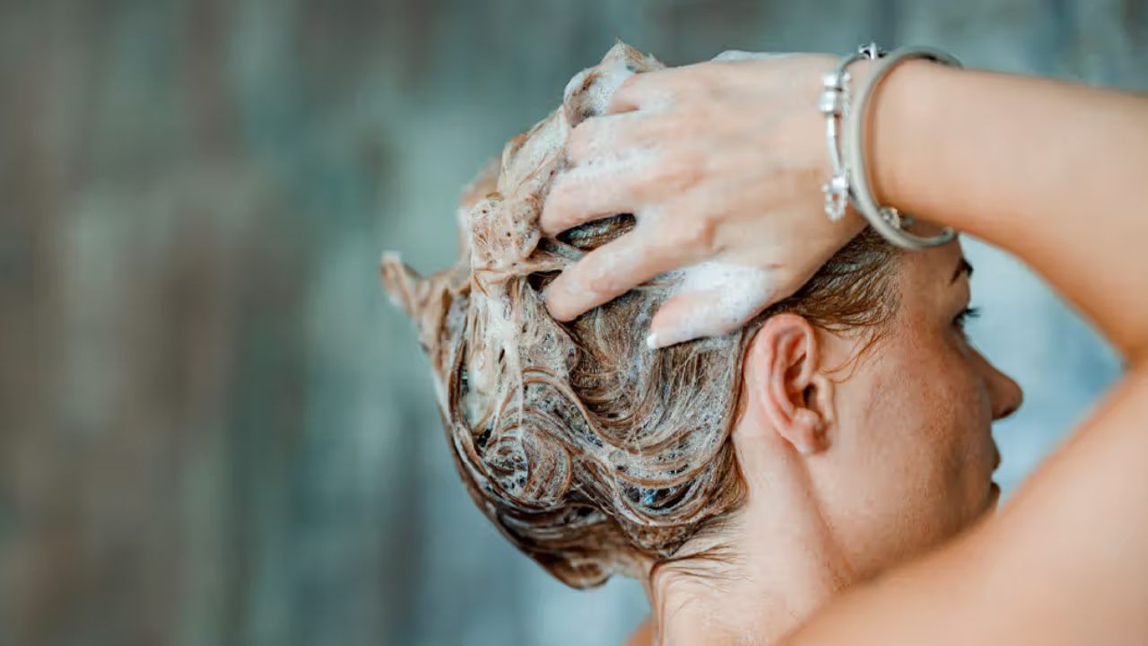 తలస్నానం చేయడానికి Shampoo వాడుతున్నారా? షాంపూ నురుగుతో కారణంగా క్యాన్సర్!