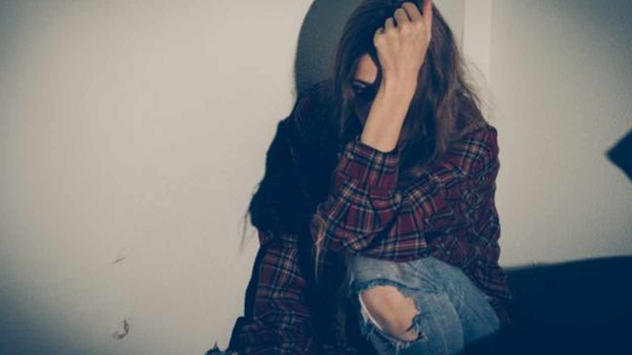 Smuggling : బ్యాంకాక్ నుంచి వచ్చిన యువతి లగేజ్‌లో బయటపడ్డ ఆ ప్యాకెట్లు