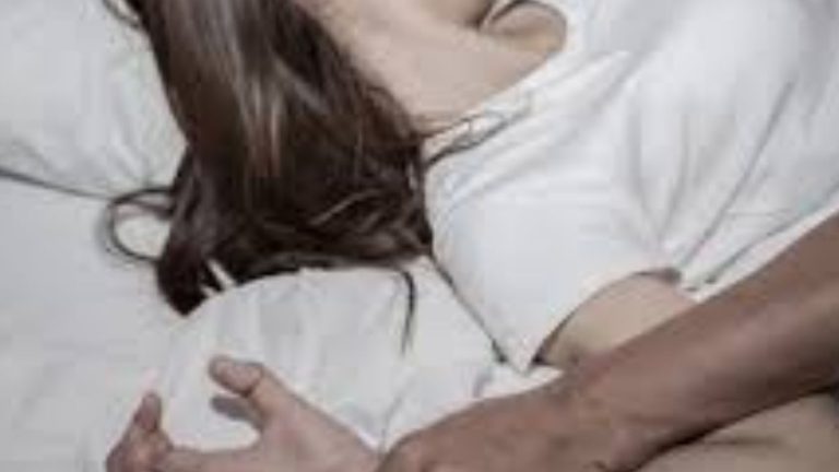 Meerut: ఉద్యోగం పేరుతో హోటల్ కు పిలిచి.. అత్యాచారం.. ఆపై బ్లాక్ మెయిల్..