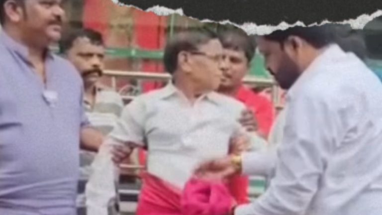 Political : కాంగ్రెస్ సీనియర్ కార్యకర్తకు చీర కట్టిన బీజేపీ కార్యకర్తలు..