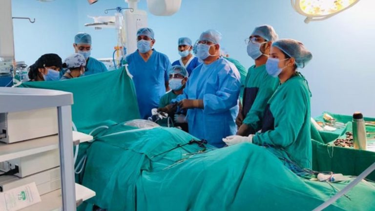 Uttar pradesh: 13 లీటర్ల నీటితో నిండిన యువకుడి కిడ్నీ.. శస్త్రచికిత్స చేసి..