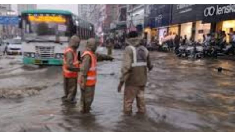 Rains in Hyd: ఇవేం వానలురా బాబు.. కాసేపు కూడా గ్యాప్ ఇవ్వట్లే..