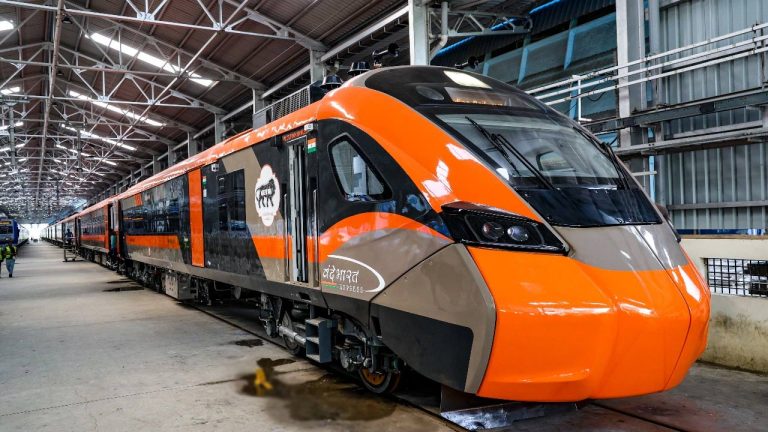 Vande Bharat Sleeper: పట్టాలెక్కనున్న వందే భారత్ స్లీపర్.. ప్రారంభ తేదీ ఎప్పుడంటే..!