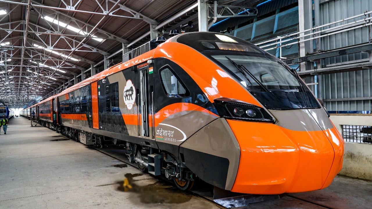 Vande Bharat Sleeper: పట్టాలెక్కనున్న వందే భారత్ స్లీపర్.. ప్రారంభ తేదీ ఎప్పుడంటే..!