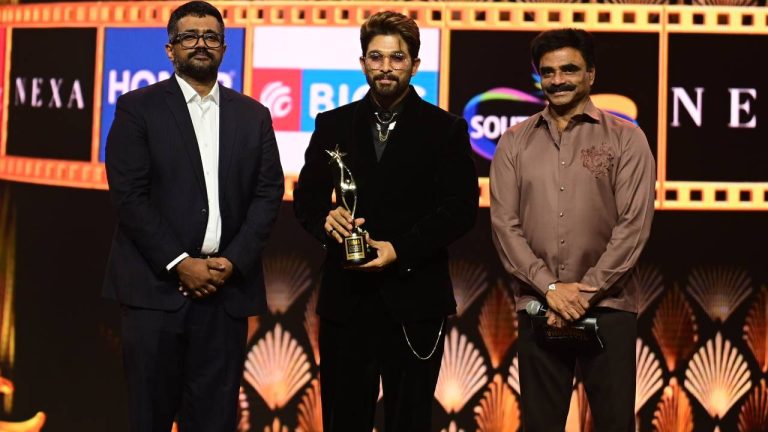 Allu Arjun : అల్లు అర్జున్ సంచలన రికార్డు.. టాలీవుడ్ లో తొలి హీరో