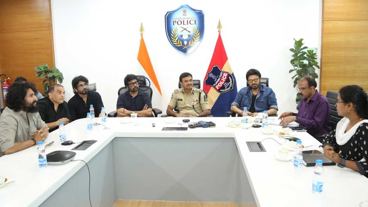 Anti-Piracy: సినీ పైరసీ రాకెట్.. సినీ ప్రముఖులతో పోలీసుల అత్యవసర సమావేశం