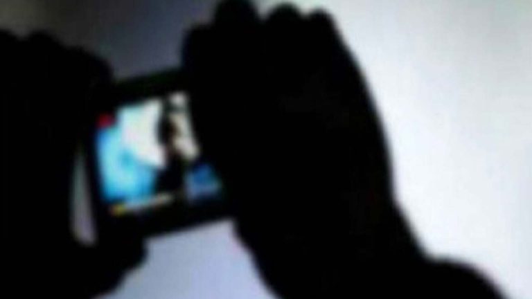 Fruad: దండంరా దూత.. భార్య, ప్రియురాలితో కలిసి.. న్యూడ్ వీడియోలతో బ్లాక్ మెయిల్.. రూ.3.8 కోట్లు వసూలు