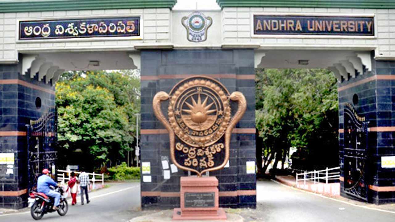 Andhra University: చర్చలు సఫలం.. ఆందోళన విరమించిన ఏయూ విద్యార్థులు..