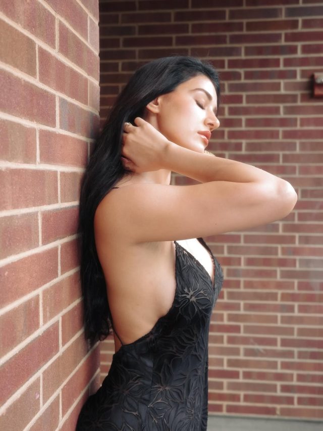 బ్యూటీ అండ్ బోల్డ్… బ్లాక్ లుక్ లో అదరగొట్టిన దిషా పటాని!