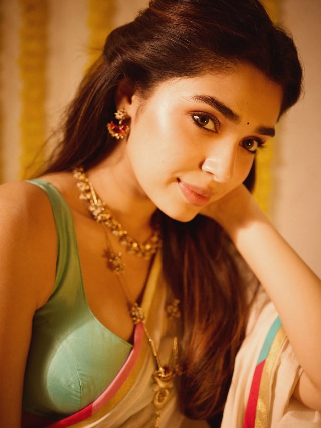 సంప్రదాయ వేషధారణలో కృితీ షెట్టి.. సోషల్ మీడియాలో వైరల్ అయిన అందాల వేడి!