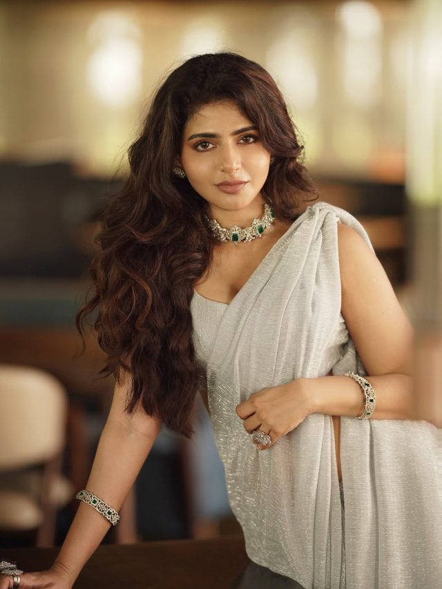 ఐశ్వర్య మీనన్:
సౌందర్యం మరియు సంప్రదాయం యొక్క సమ్మేళనం