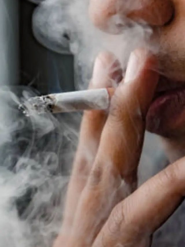మీరు పీల్చే సిగరెట్ విషం మీ ఊపిరితిత్తులని కాల్చేస్తుందని తెలుసా !