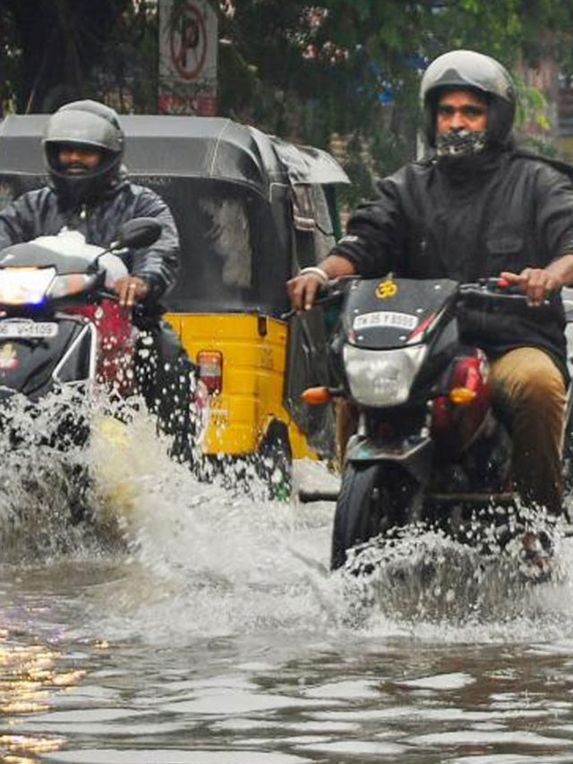 వర్షాల్లో ప్రయానిస్తున్నారా.. తప్పనిసరిగా ఈ జాగ్రత్తలు పాటించండి..