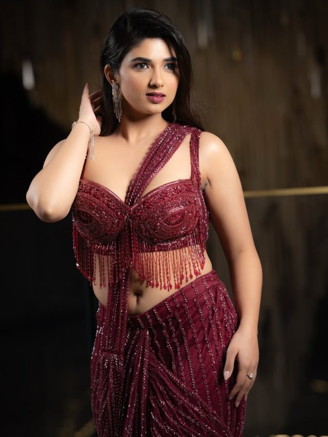 అందంతో అదరగొట్టిన ప్రగ్యా నాగ్రా...