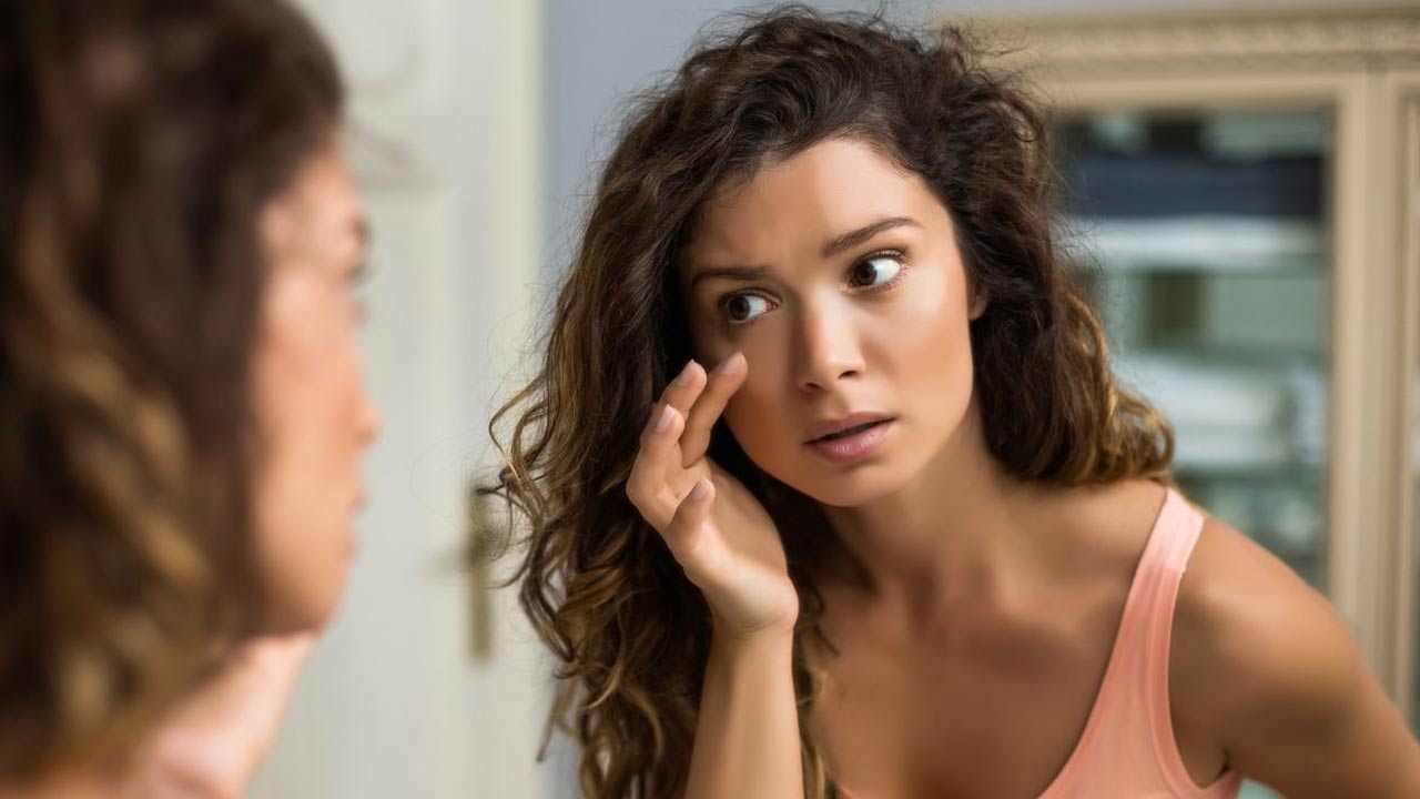 Eye Twitch Astrology: ఏ కన్ను అదిరితే సమస్యలు వస్తాయో తెలుసా.. జ్యోతిష్యులు ఏం చెబుతున్నారంటే!