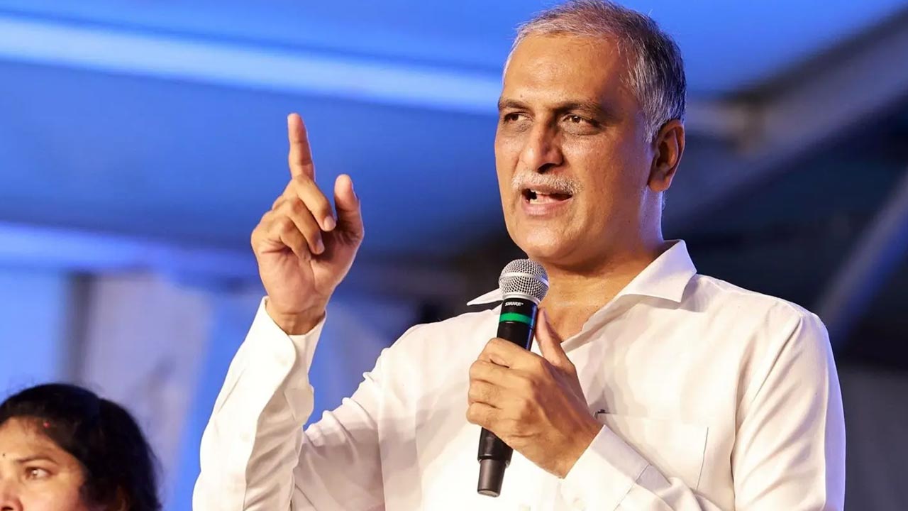 Harish Rao : కాళ్లు కట్టేసి లాఠీలతో బాదడమేనా.. ప్రజాస్వామ్యమా.?