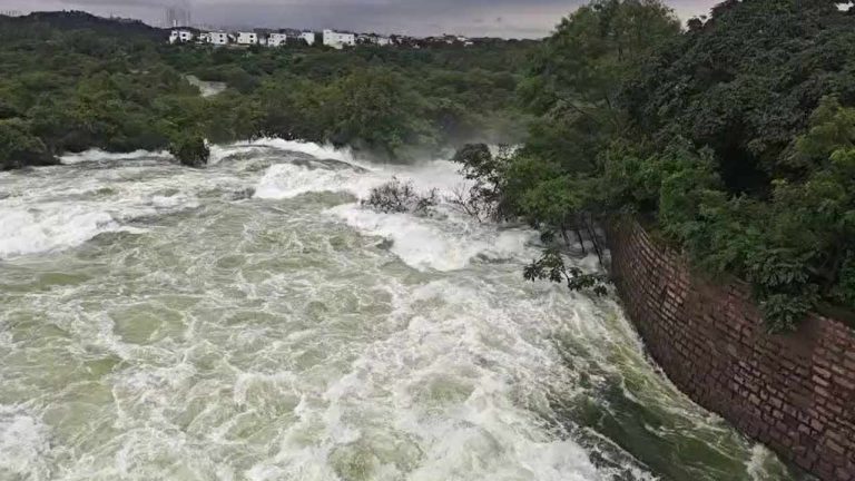 Telangana Floods : జంట జలాశయాలకు పెరిగిన వరద ఉధృతి..