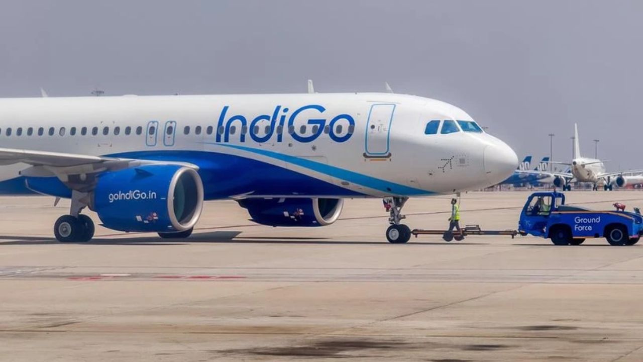 Indigo : శంషాబాద్‌  ఎయిర్‌పోర్టులో గందరగోళం