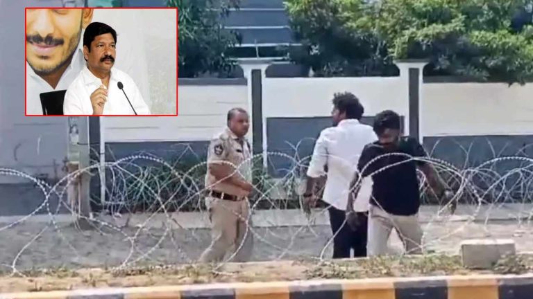 Jogi Ramesh: మాజీ మంత్రి జోగి రమేష్ ఇంటి దగ్గర ఉద్రిక్తత..