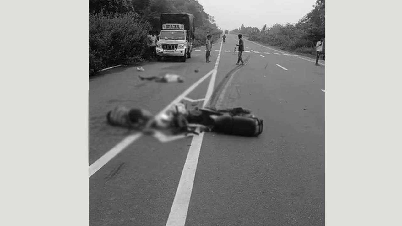 Mahabubad: యూరియా టోకెన్ల కోసం వెళ్తుండగా రోడ్డు ప్రమాదం.. బొలేరో, బైక్ ఢీకొని ఒకరు మృతి