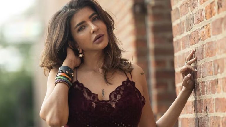 Manchu Lakshmi: కుటుంబంలో గొడవల‌పై రియాక్ట్ అయిన మంచు లక్ష్మి..