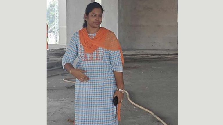 ACB: రూ. 4 లక్షల లంచం తీసుకుంటూ.. రెడ్ హ్యాండెడ్ గా ఏసీబీకి పట్టుబడ్డ టౌన్ ప్లాన్ అధికారిని