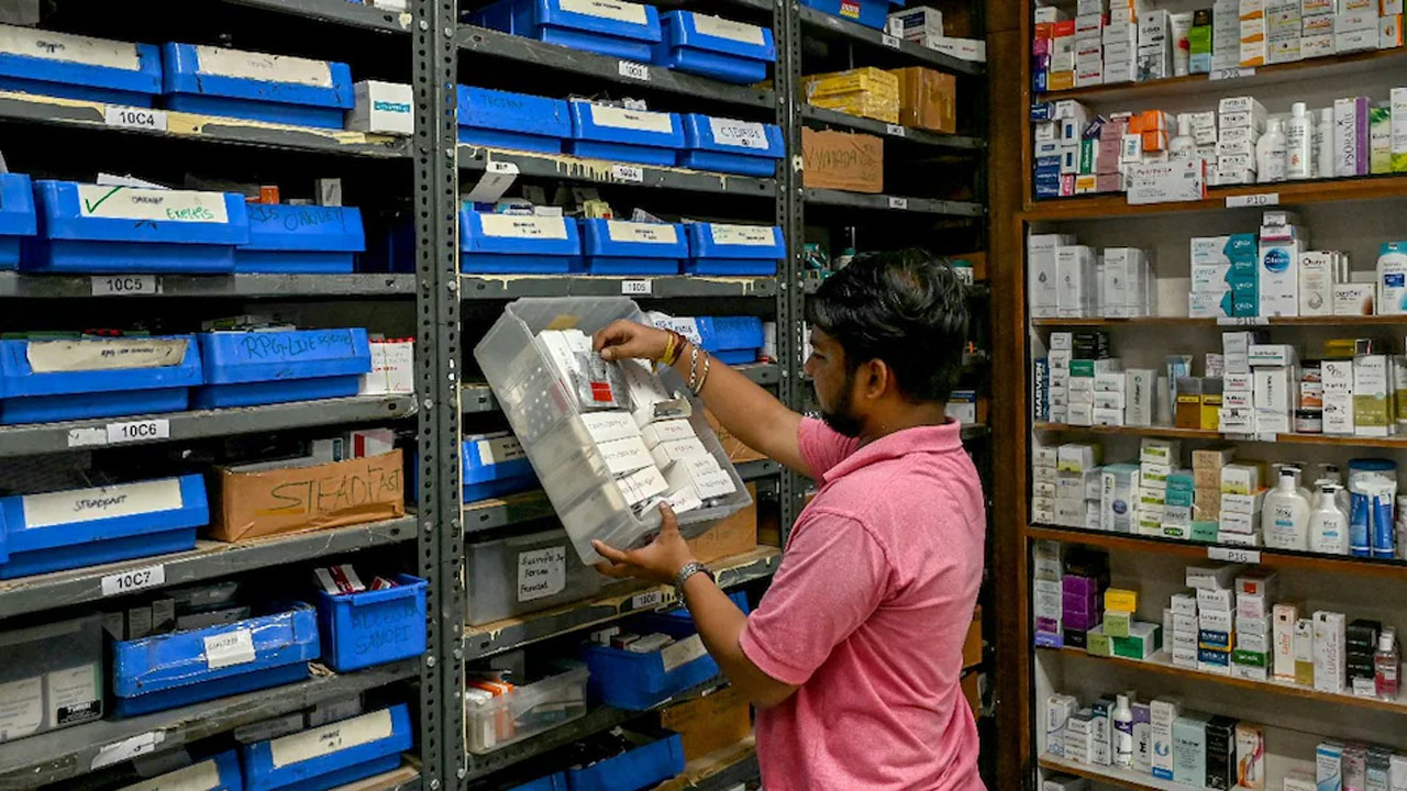Medicine Profit Margins: మెడికల్ మాఫియా..? రూ.20కి వచ్చే దగ్గు మందు.. రూ.100కి విక్రయిస్తున్నారు?