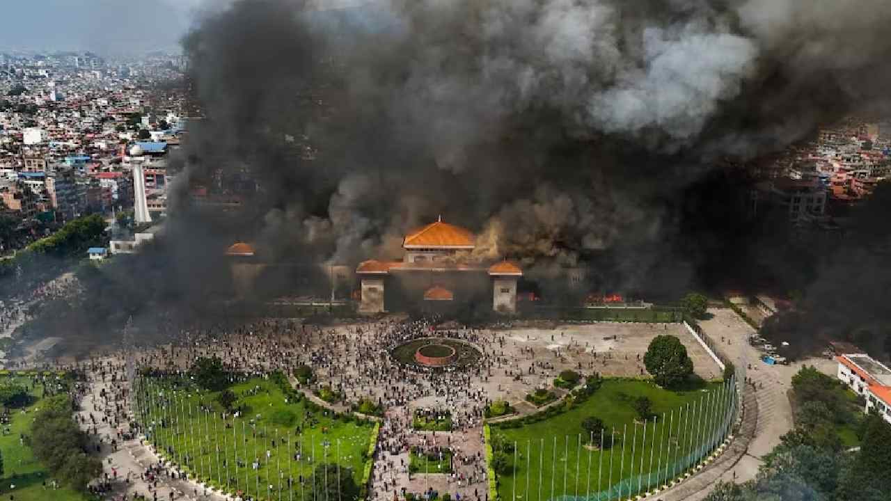 Nepal unrest: భారత పర్యాటకుల బస్సుపై దాడి, దోపిడి..