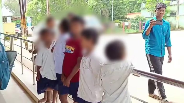 Odisha: ఇలా ఉన్నారేంట్రా..! నిద్రపోతున్న 8 మంది విద్యార్థుల కళ్ళలో ఫెవిక్విక్ వేసిన క్లాస్‌మేట్స్..!