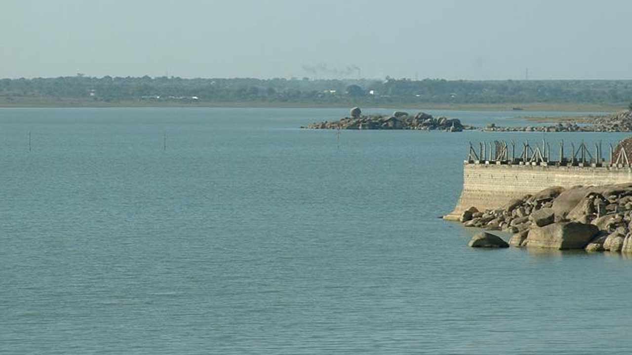 HYD: నిండుకుండలా జంట జలాశయాలు..