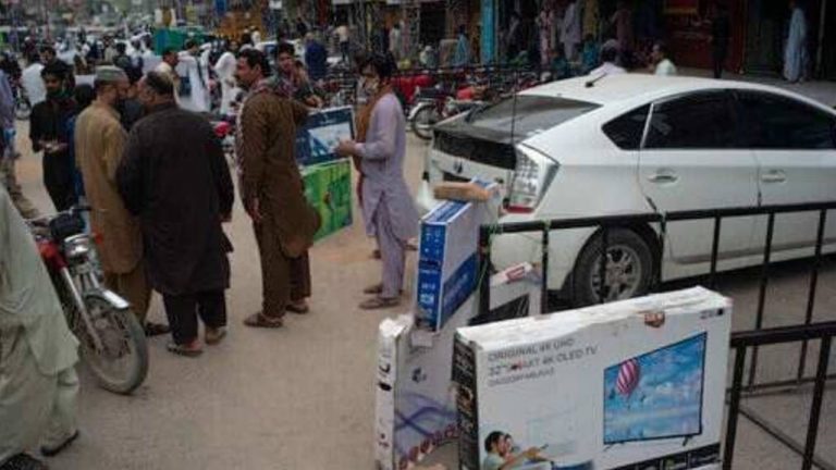 Pakistan Auto Industry: పాకిస్తాన్ విడిచి పారిపోతున్న ఆటో మొబైల్ కంపెనీలు.. ఇక సెకండ్ హ్యాండ్ వాహనాలే దిక్కు