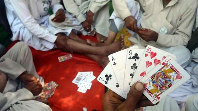 Kadapa: దైవ సన్నిధిలో పేకాట.. 10 మందిని అరెస్ట్!