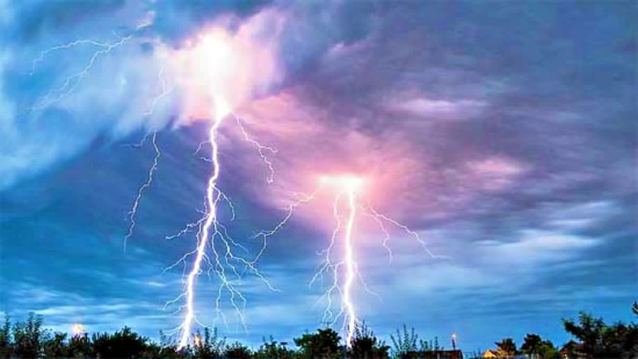 Telangana Lightning Tragedy:  తెలంగాణలో దారుణం.. పిడుగు పాటుకు ఆరుగురు మృతి..