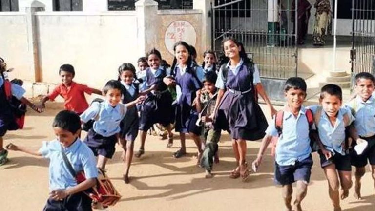 Dasara Holidays: విద్యార్థులకు పండగే.. ఈ నెల 21 నుంచే దసరా సెలవులు.. ఎప్పటి వరకు అంటే?