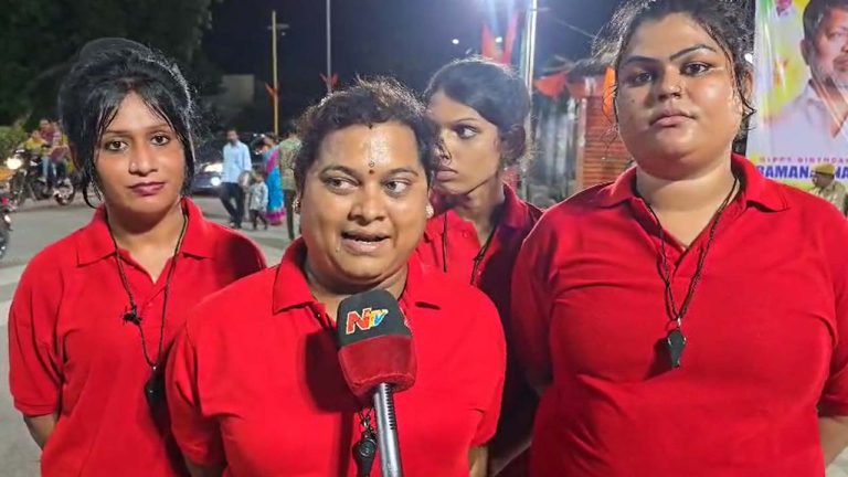 Jagtial: గణేశ్ నిమజ్జన ట్రాఫిక్ నియంత్రణలో ట్రాన్స్‌జెండర్‌లు..