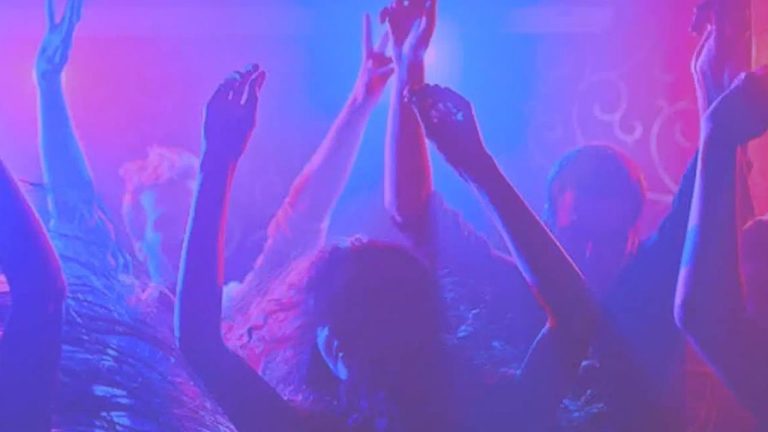 Raipur Nude Party: న్యూడ్ పార్టీ.. వైరల్‌గా మారిన పోస్టర్లు..