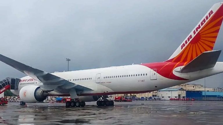 Delhi Visakhapatnam Flight: ఎయిర్ ఇండియా విమానంలో సాంకేతిక లోపం.. పవర్ యూనిట్ షట్ డౌన్