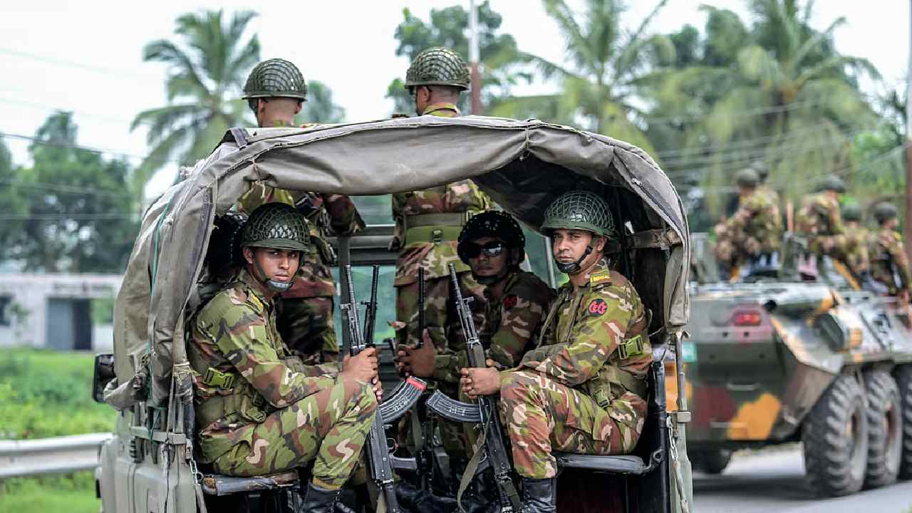 Bangladesh: బంగ్లాదేశ్‌లో కలకలం.. 14 మంది సైనిక అధికారుల అరెస్ట్, మేజర్ జనరల్ మిస్సింగ్..