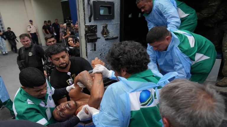 Police Operation: పోలీసులు, స్మగ్లర్ల ముఠాకు మధ్య కాల్పులు.. 64 మంది మృతి