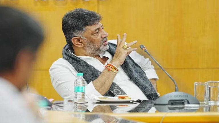 DK Shivakumar: కుల సర్వేలో ఆభరణాల ప్రశ్నకు నో చెప్పిన డీకే.శివకుమార్.. బీజేపీ రియాక్షన్ ఇదే!