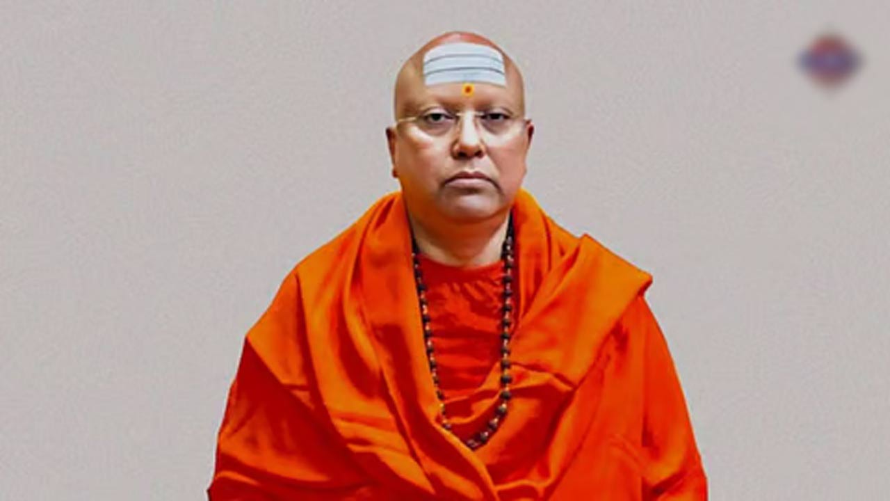 Delhi Baba Horror: అమ్మాయి నచ్చితే ప్రత్యేక గది.. ఖరీదైన సెల్‌ఫోన్లు.. వెలుగులోకి ఢిల్లీ బాబా దురాగతాలు