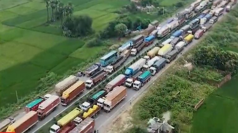 Delhi: ఢిల్లీ-కోల్‌కతా హైవేపై భారీ ట్రాఫిక్ జామ్.. 4 రోజులుగా నిలిచిపోయిన వందలాది వాహనాలు