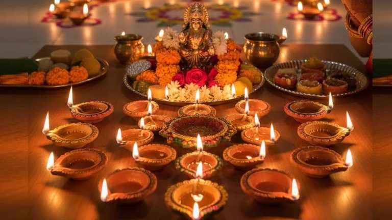 Lakshmi Puja Timings: ఈ టైమ్‌లో పూజిస్తే లక్షాధికారులు అవుతారు!