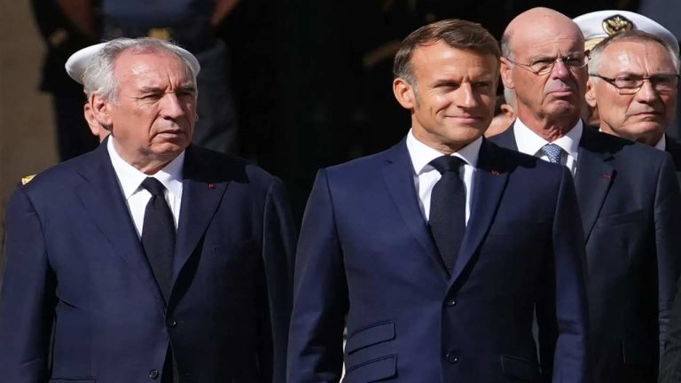 France Political Crisis 2025: ఏడాదిలో నలుగురు ప్రధానమంత్రులు ఎందుకు మారారు.. అసలు ఫ్రాన్స్‌లో ఏం జరుగుతుంది?