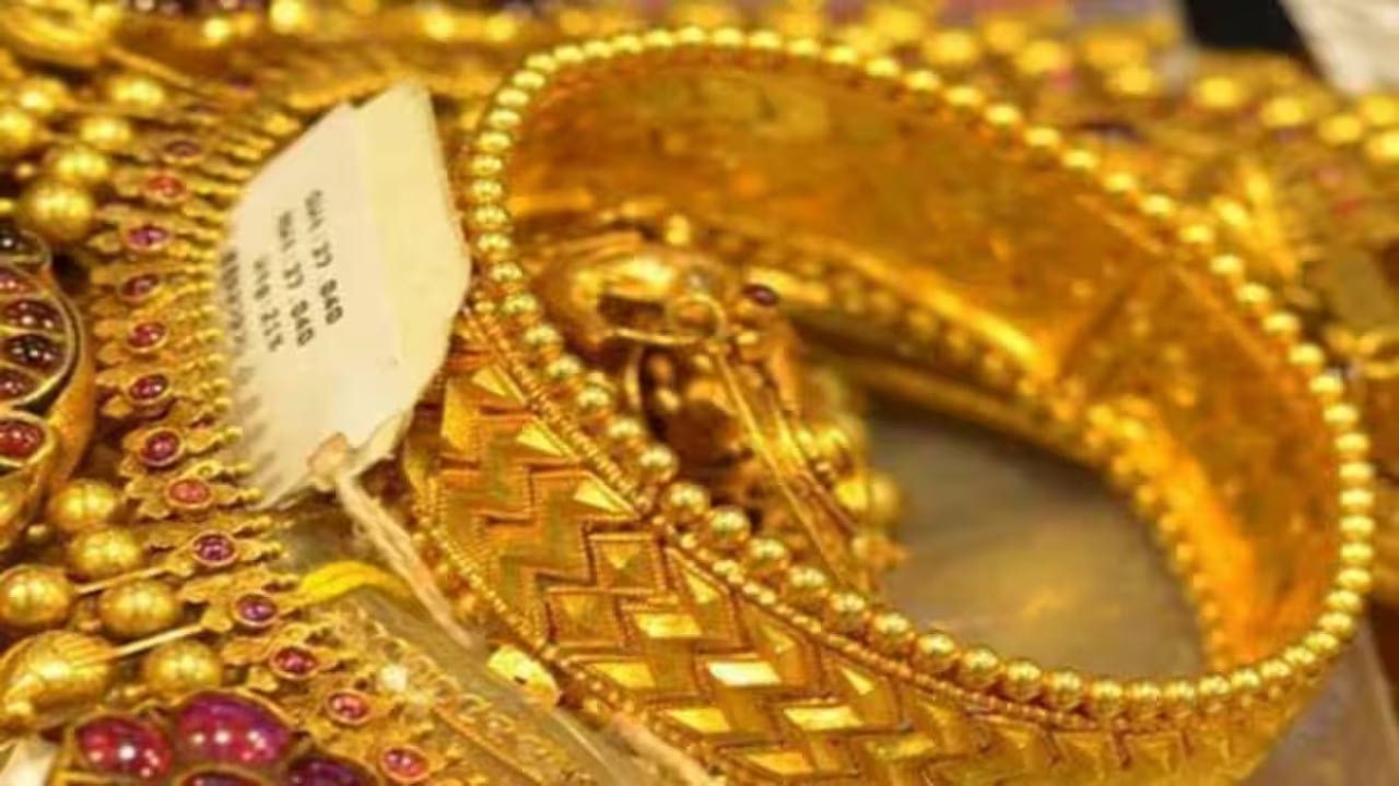 Gold Rates: మళ్లీ షాకిస్తున్న బంగారం ధరలు.. ఈరోజు ఎంత పెరిగిందంటే..!
