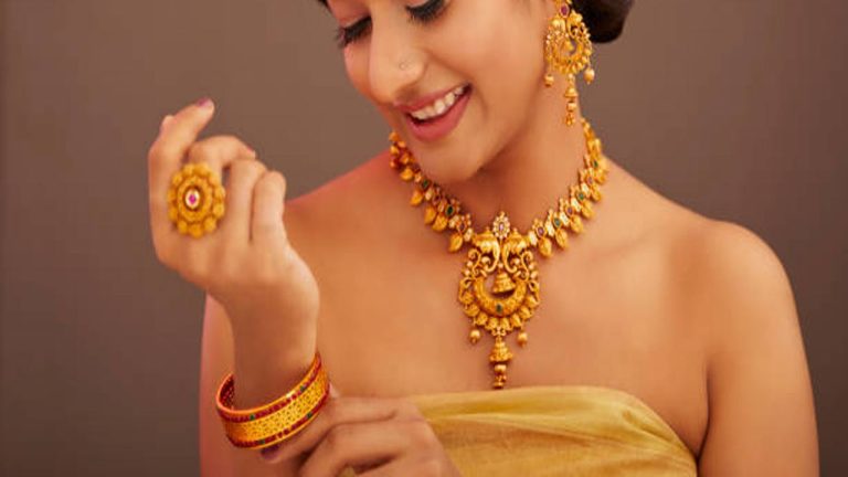 Gold Rates: పసిడి ప్రియులకు శుభవార్త.. భారీగా తగ్గిన బంగారం ధరలు