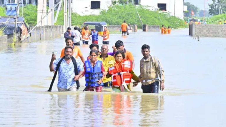 Hanmakonda : నీట మునిగిన 4 వేల ఇండ్లు.. హన్మకొండ కన్నీళ్లు