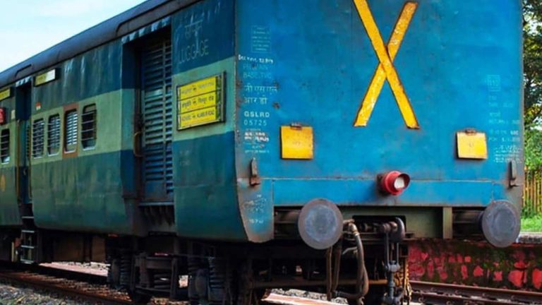 X Mark On Train Coach: రైలు వెనుక “X” గుర్తు ఎందుకు ఉంటుందో తెలుసా!