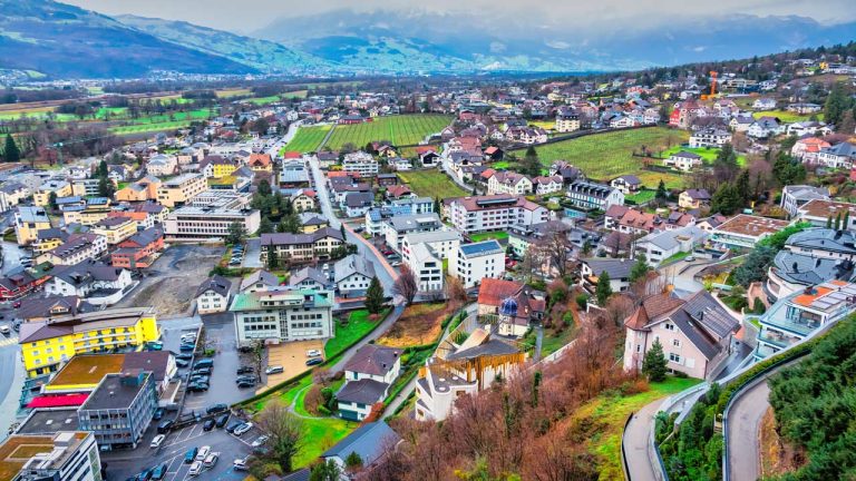 Liechtenstein: సొంత కరెన్సీ లేని సంపన్న దేశం.. నిరుద్యోగం జాడ కూడా దొరకదు!