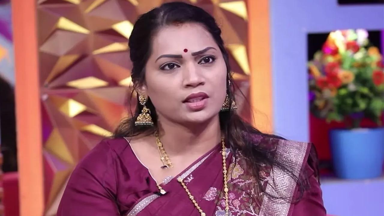 Bigg Boss 9 : బిగ్ బాస్ లో నా తడాఖా చూపిస్తా.. దివ్వెల మాధురి ఎంట్రీ..